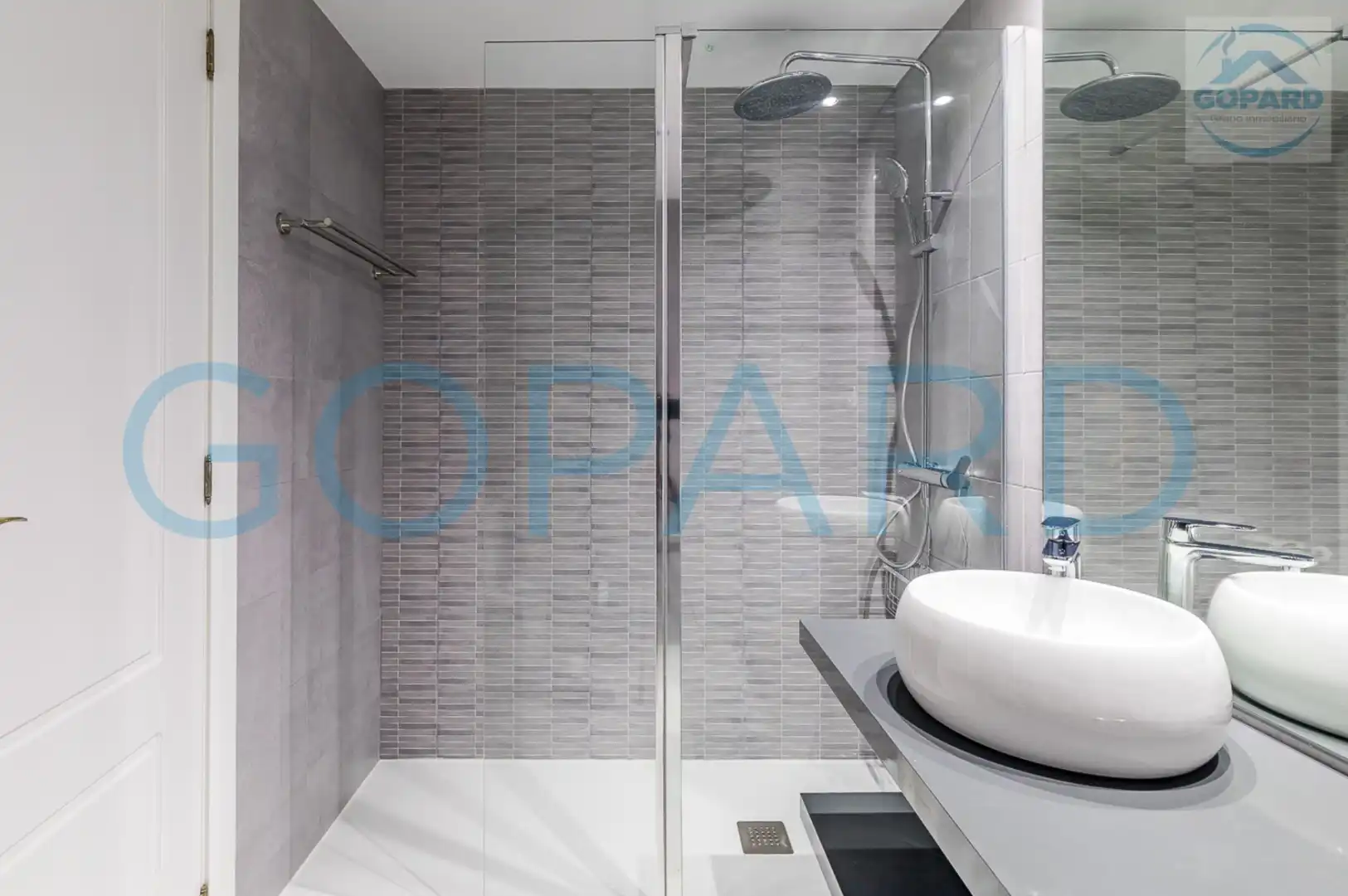Bathroom of Duplexes for rent in Majadahonda  with Air Conditioner, Heating and Private garden
