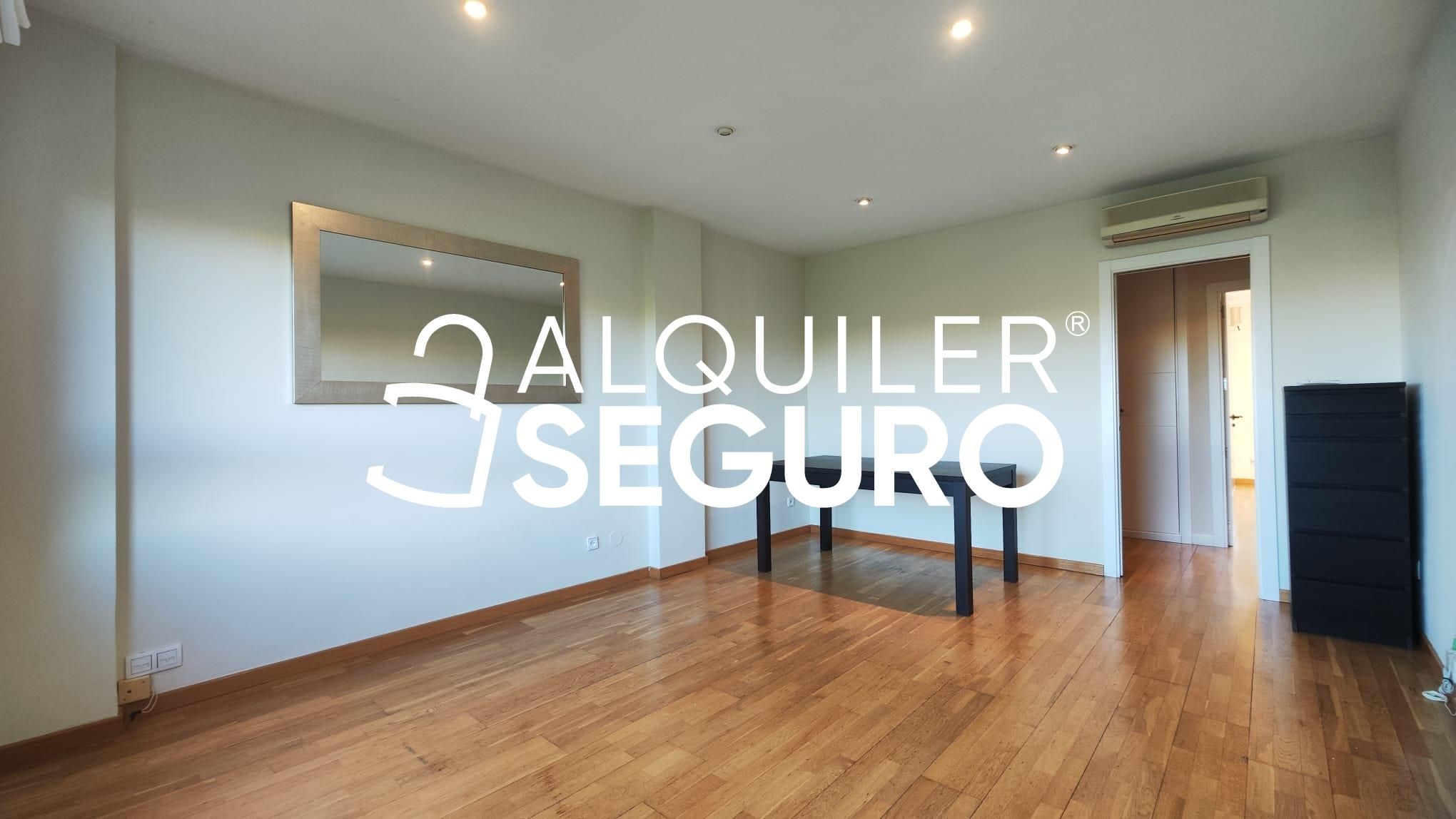 Bedroom of Flat to rent in  Madrid Capital  with Air Conditioner, Heating and Swimming Pool