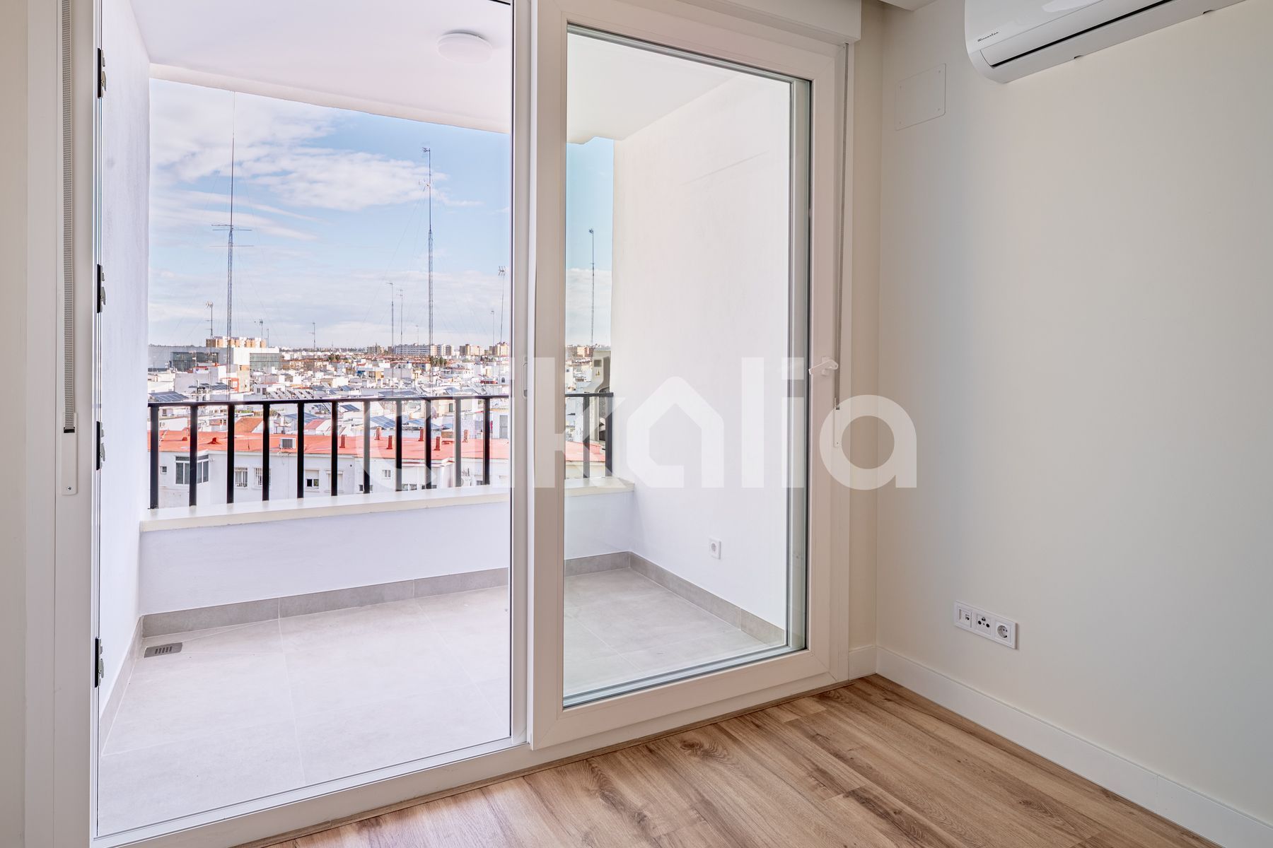 Dormitori de Pis en venda en  Sevilla Capital amb Aire condicionat, Jardí privat i Terrassa