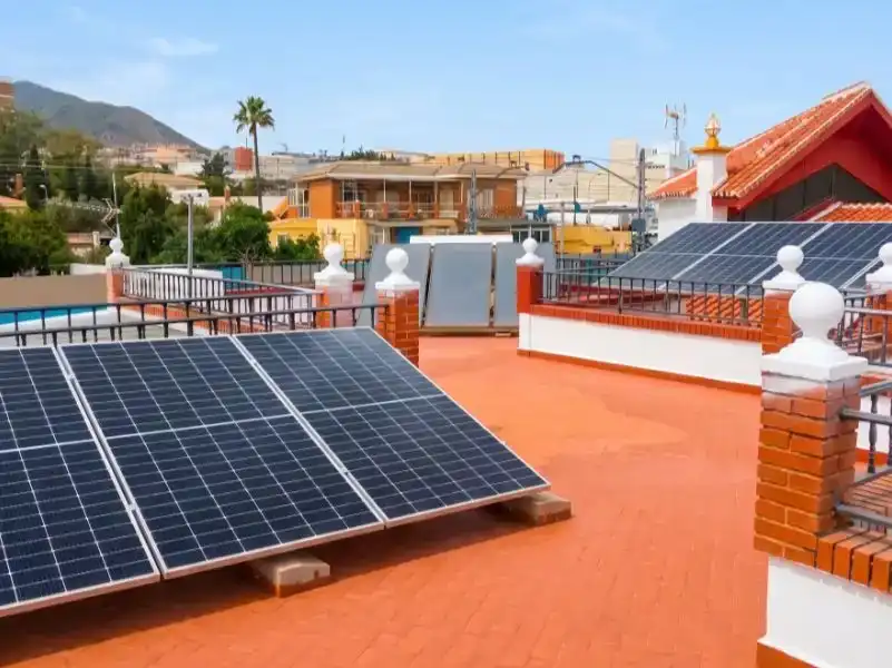 Vista exterior de Casa o xalet en venda en Torremolinos amb Piscina