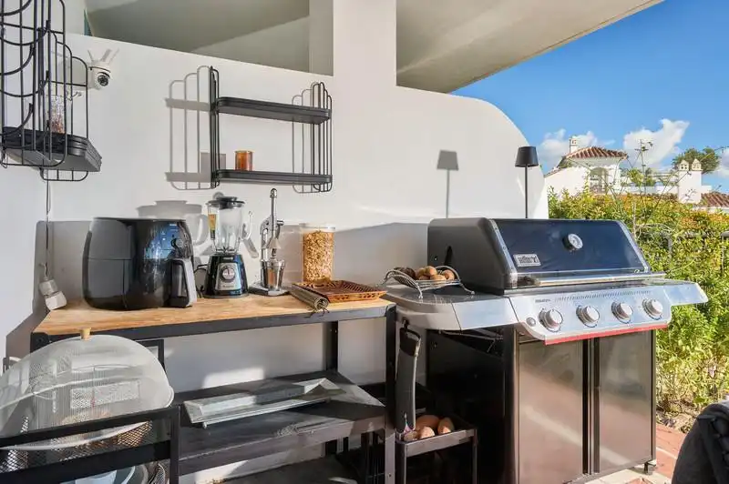 Terrace of Ground floor for rent in Benahavís  with Air Conditioner, Private garden and Terrace