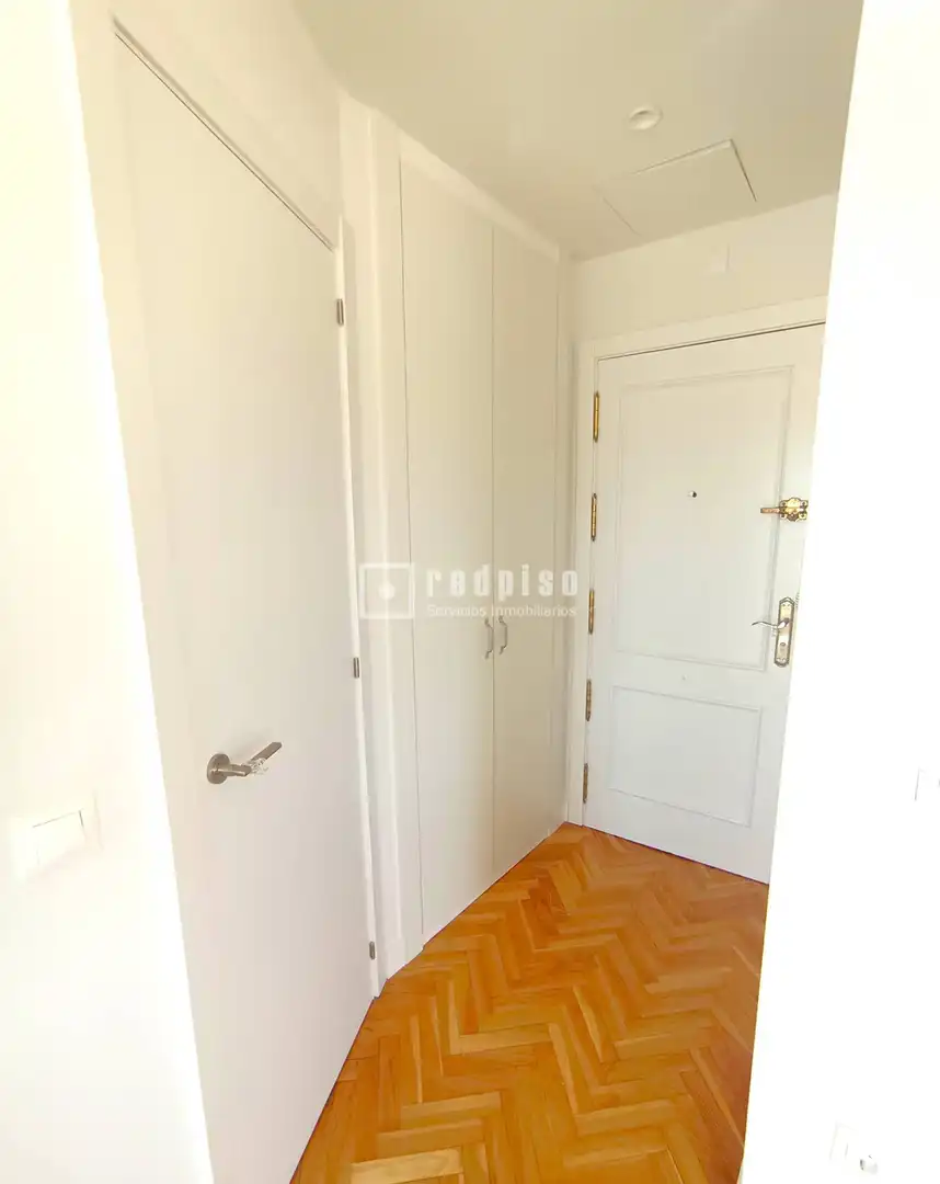 Schlafzimmer von Dachboden zum Verkauf in Madrid mit Klimaanlage, Heizung und Parkett