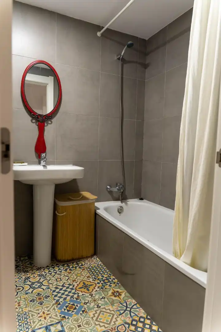 Baño de Piso en venta en Tomares con Aire acondicionado, Calefacción y Jardín privado