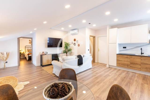 Ático en Alquiler en CALLE DE LÓPEZ DE HOYOS en Prosperidad