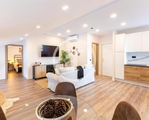 Living room of Attic to rent in  Madrid Capital  with Air Conditioner, Furnished and Oven