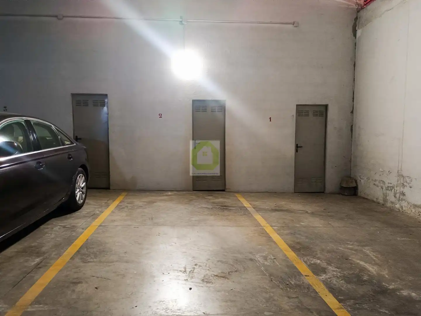 Parking de Piso de alquiler en Granada con Calefacción, Trastero y Amueblado