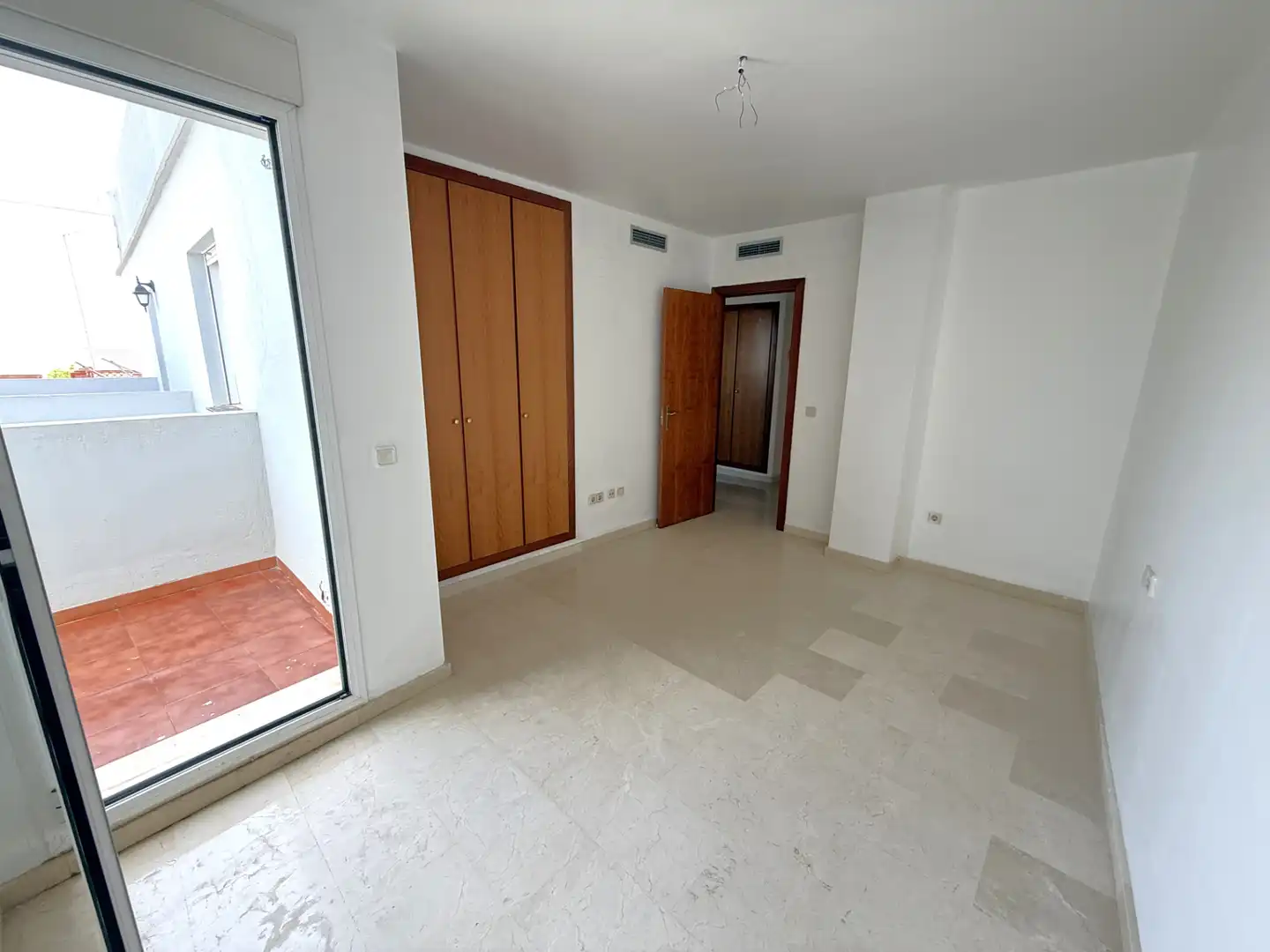 Casa adosada en venta en Torrent con Terraza, Trastero y Piscina comunitaria