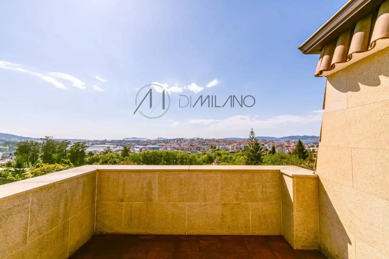 Terraza de Casa o chalet en venta en Vigo  con Calefacción, Jardín privado y Parquet