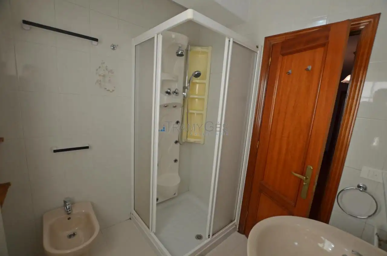 Bathroom of Flat for sale in Tui  with Heating, Parquet flooring and Balcony
