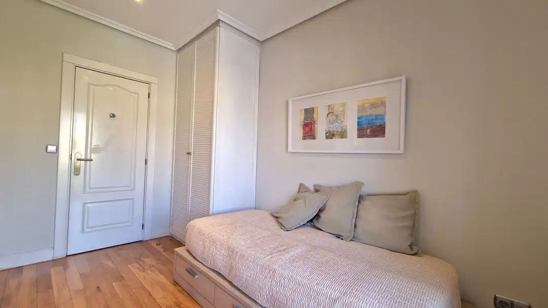 Schlafzimmer von Wohnung zum Verkauf in Donostia - San Sebastián  mit Heizung, Abstellraum und Balkon