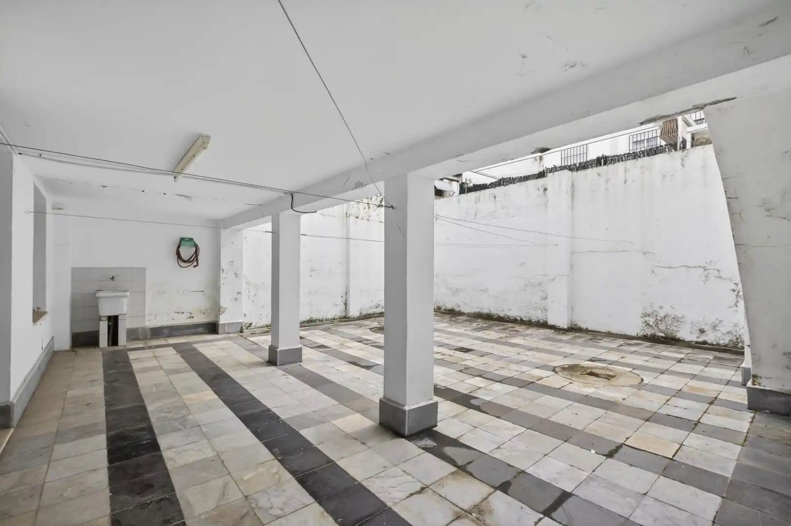 Houses for sale in Sevilla  with Air Conditioner, Terrace and Balcony