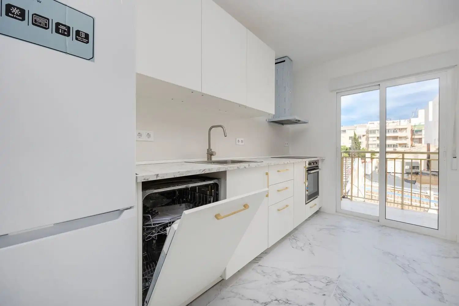 Kitchen of Flat for sale in Torrevieja  with Balcony