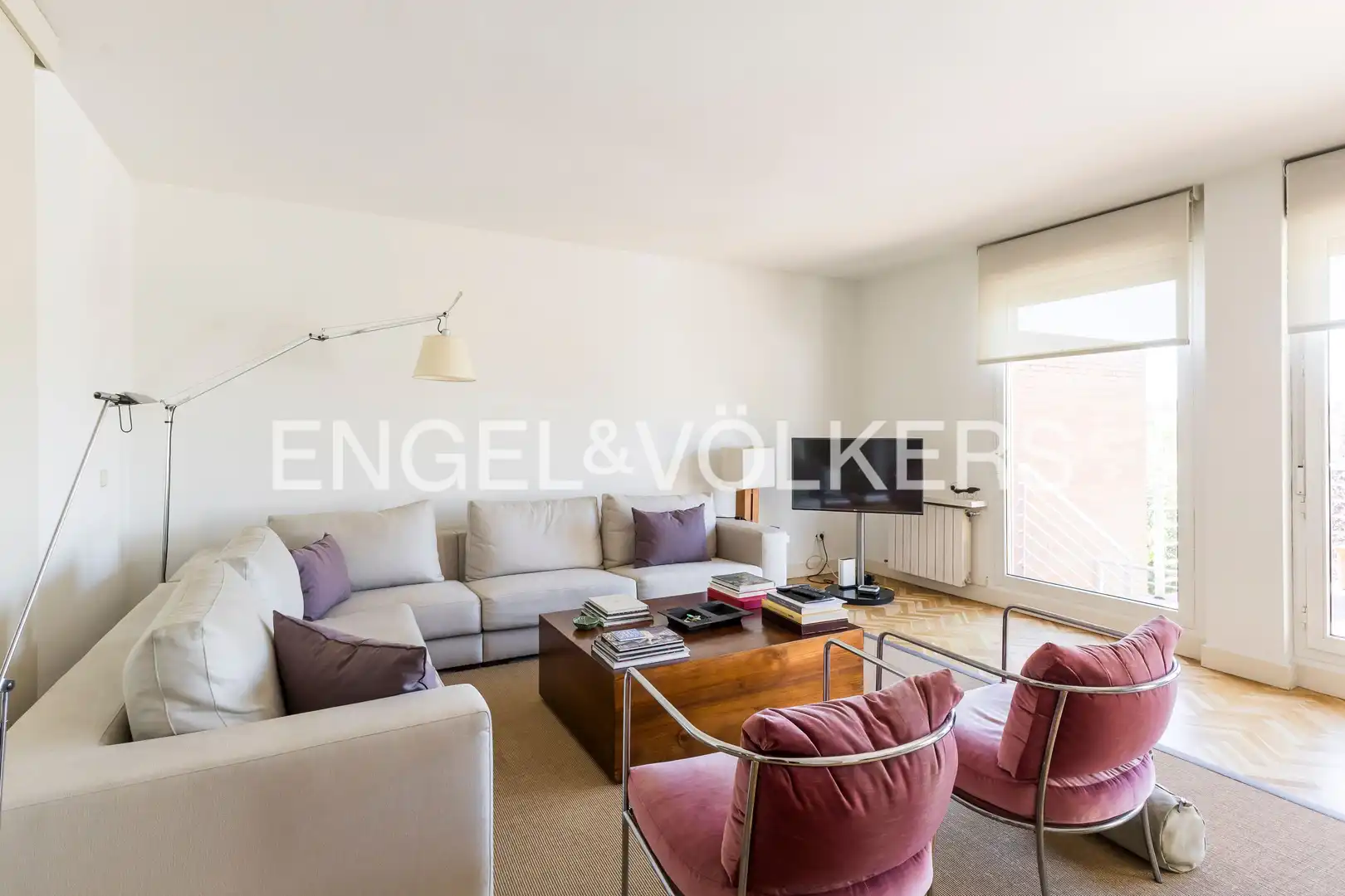 Living room of Detached homes for sale in Madrid  with Air Conditioner, Heating and Private garden