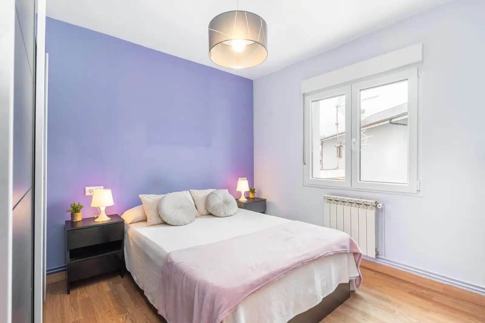 Dormitori de Apartament en venda en Oviedo  amb Calefacció i Moblat