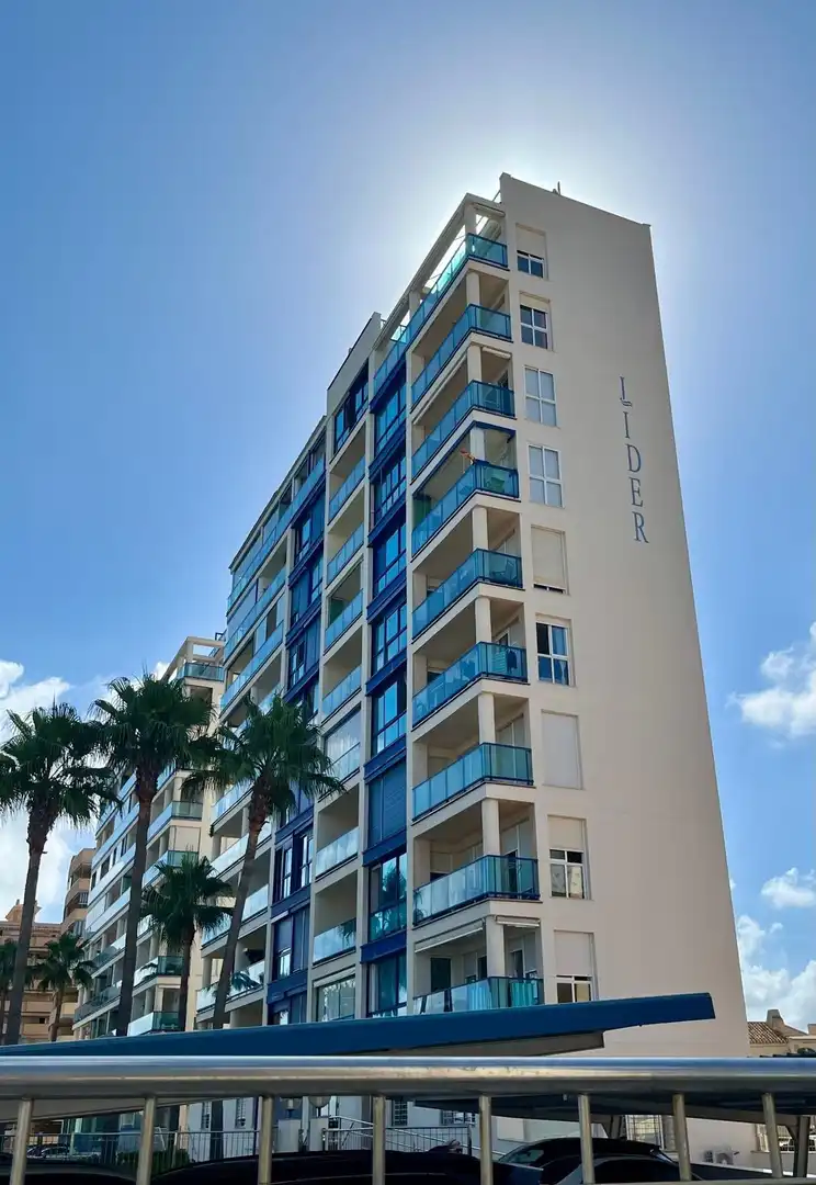 Vista exterior de Piso en venta en La Manga del Mar Menor con Terraza