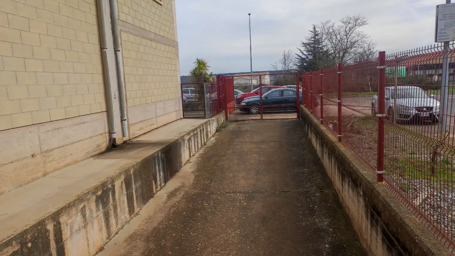Aparcament de Nau industrial de lloguer en Navarrete