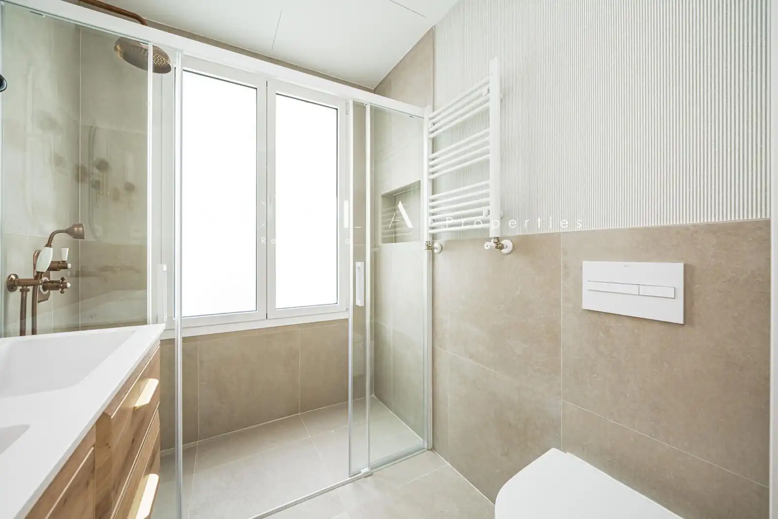 Bathroom of Attic for rent in Madrid  with Air Conditioner, Heating and Terrace