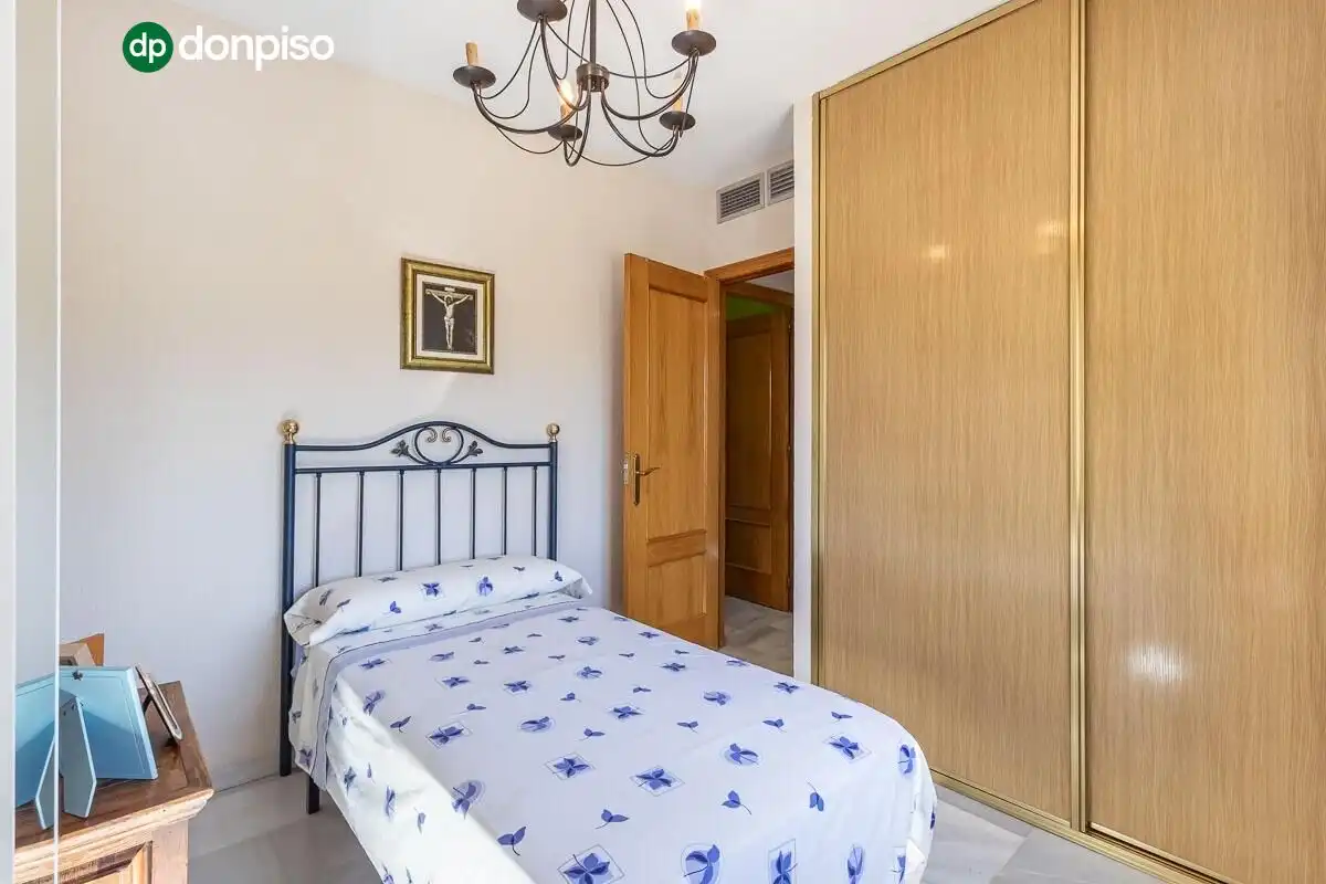 Habitación de Casa adosada en venta en Genil