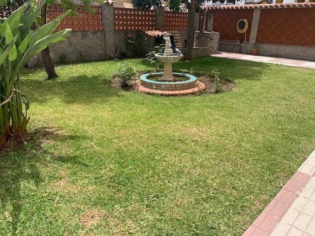 Garden of House or chalet for sale in Algeciras  with Air Conditioner, Heating and Private garden