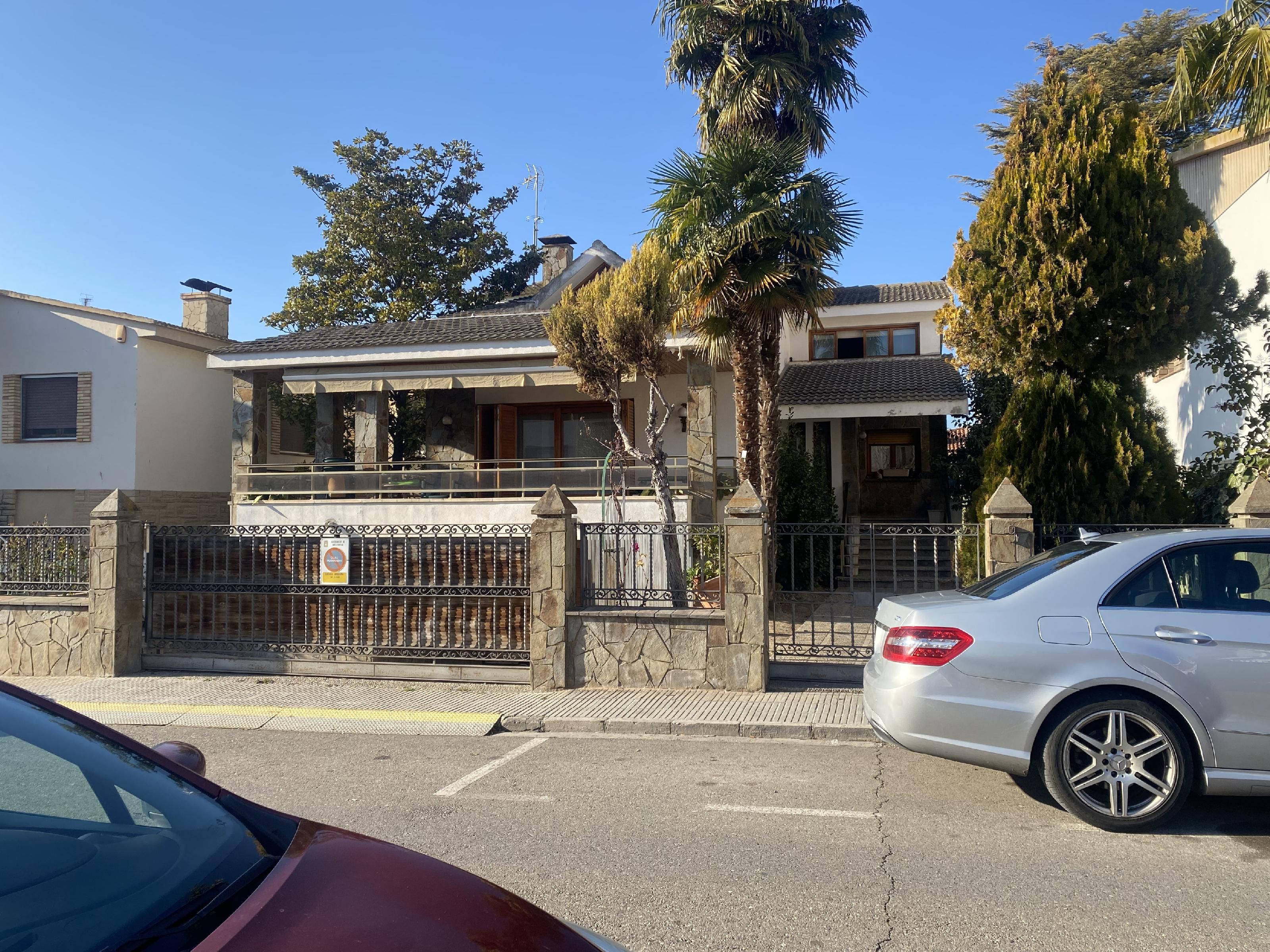 Vista exterior de Casa o xalet en venda en Mollerussa amb Calefacció, Jardí privat i Terrassa