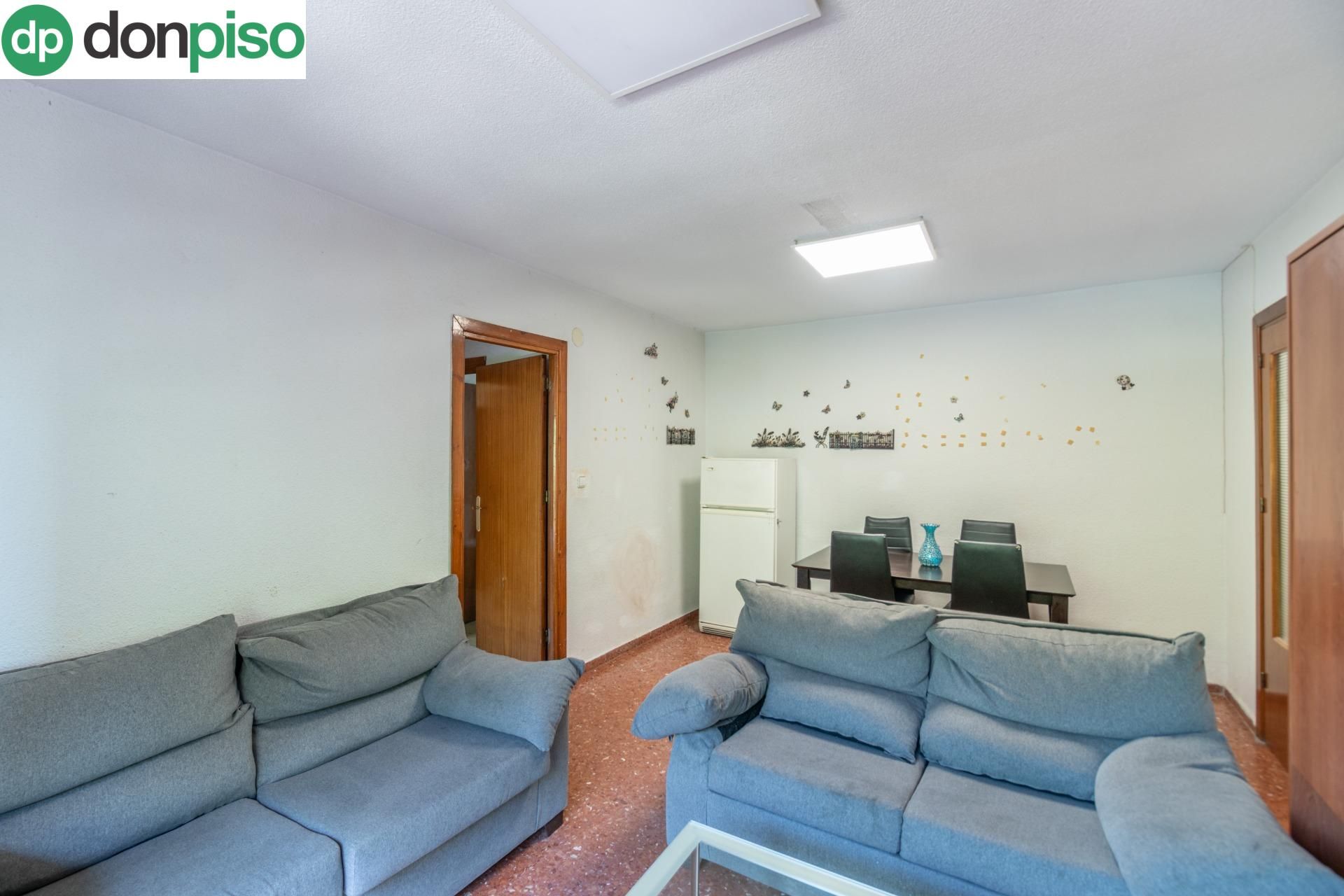 Sala d'estar de Pis en venda en  Granada Capital amb Calefacció i Terrassa