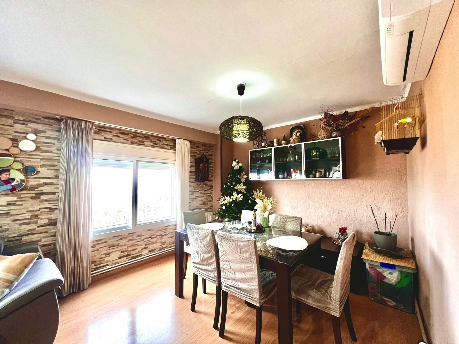 Dining room of Flat for sale in Valls  with Air Conditioner, Heating and Parquet flooring