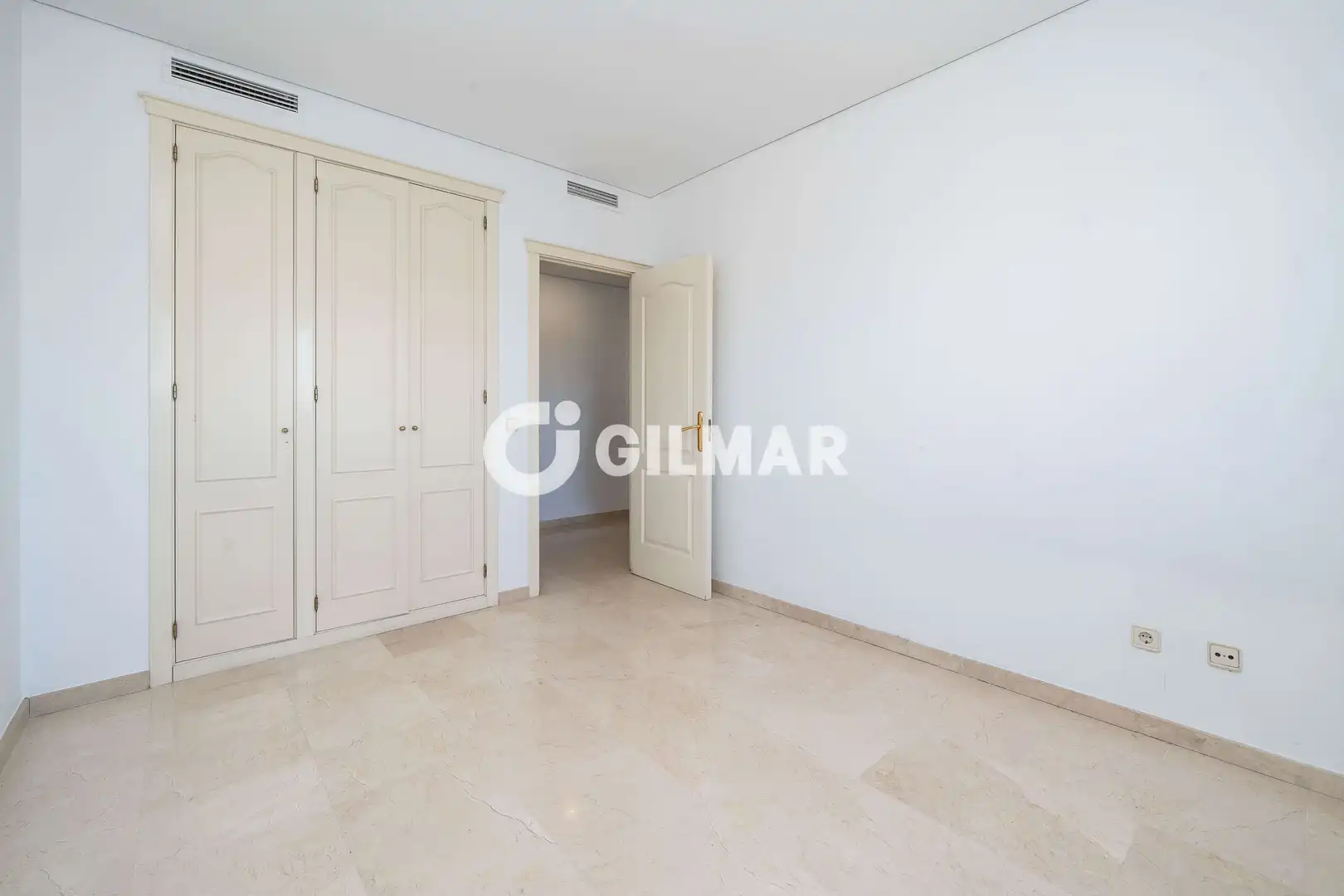 Bedroom of Flat for sale in Madrid  with Heating, Private garden and Storage room