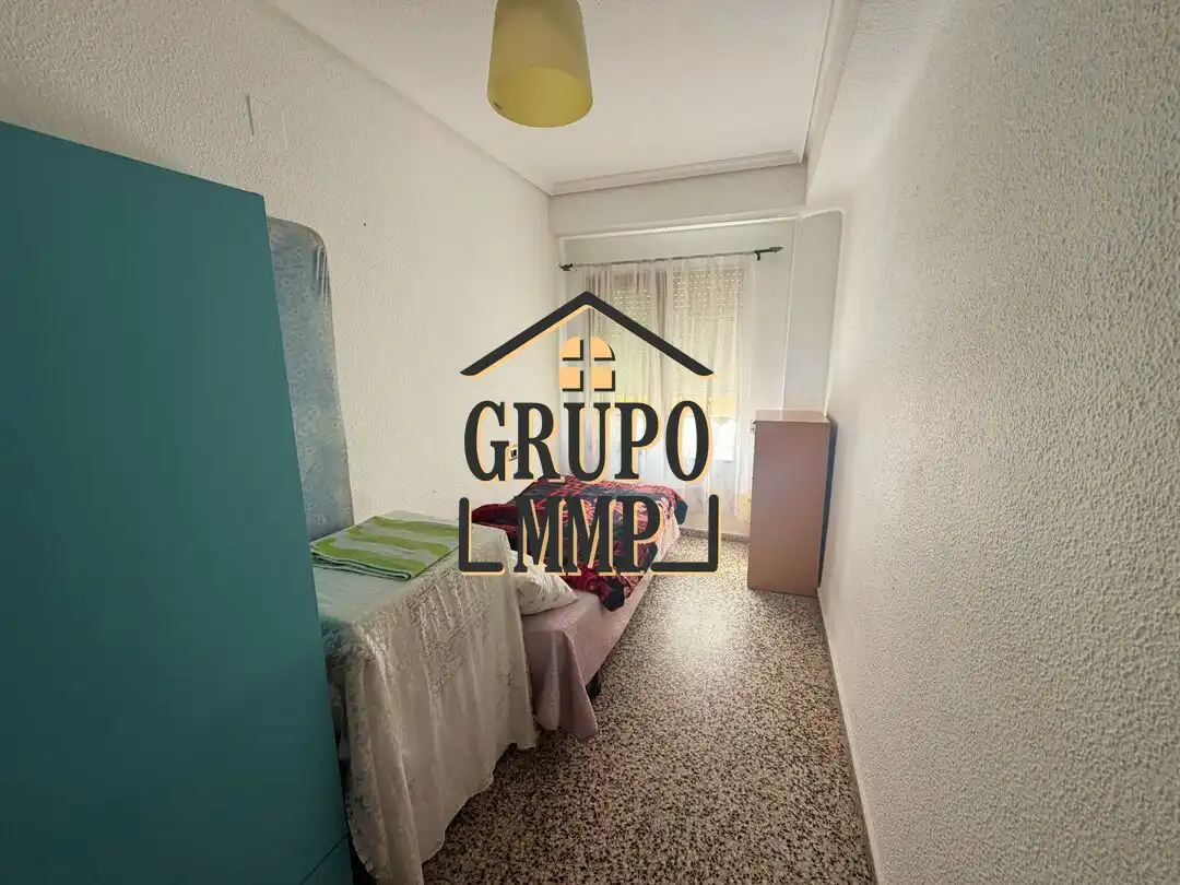 Habitación de Piso en venta en Castellón de la Plana / Castelló de la Plana con Aire acondicionado, Calefacción y Amueblado