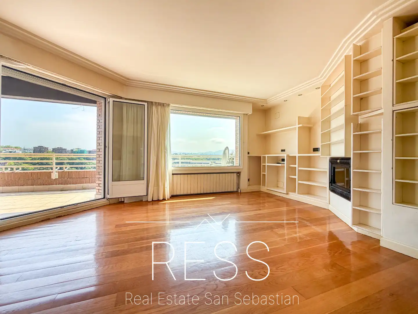 Living room of Attic for sale in Donostia - San Sebastián   with Air Conditioner, Heating and Terrace