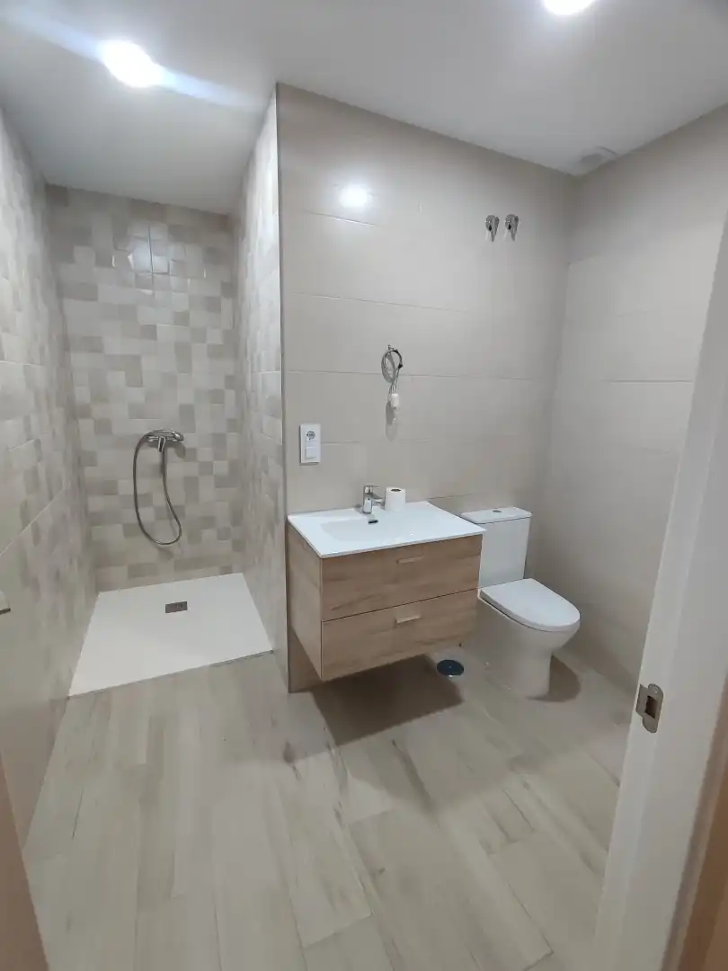Baño de Piso en venta en Fuenlabrada con Calefacción y Jardín privado