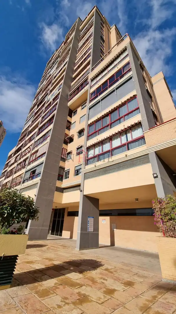 Vista exterior de Apartamento en venta en Benidorm con Aire acondicionado, Terraza y Amueblado
