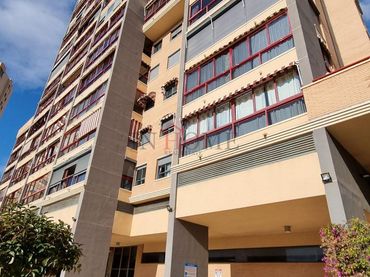 Apartment with pool for sale in Playa de Poniente
