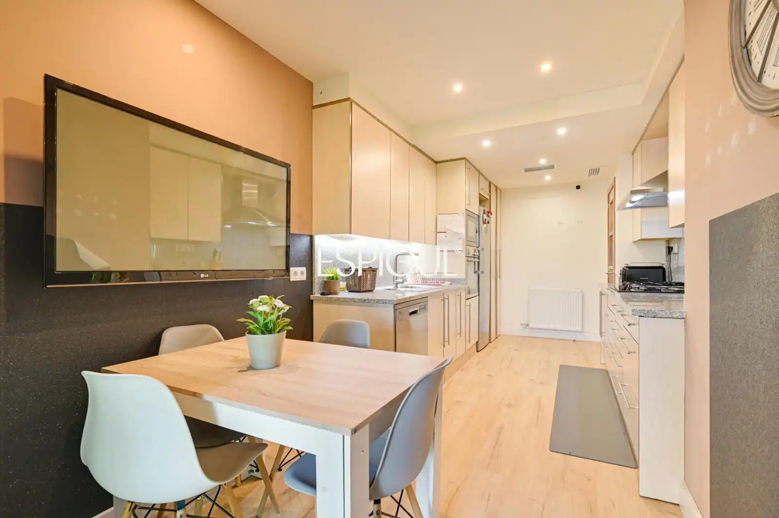 Cocina de Casa o chalet en venta en Aiguaviva con Aire acondicionado, Calefacción y Parquet