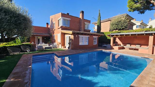 Casa-chalet en Alquiler en Teià