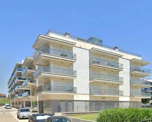 Vista exterior de Àtic de lloguer en Cambrils amb Aire condicionat, Terrassa i Piscina