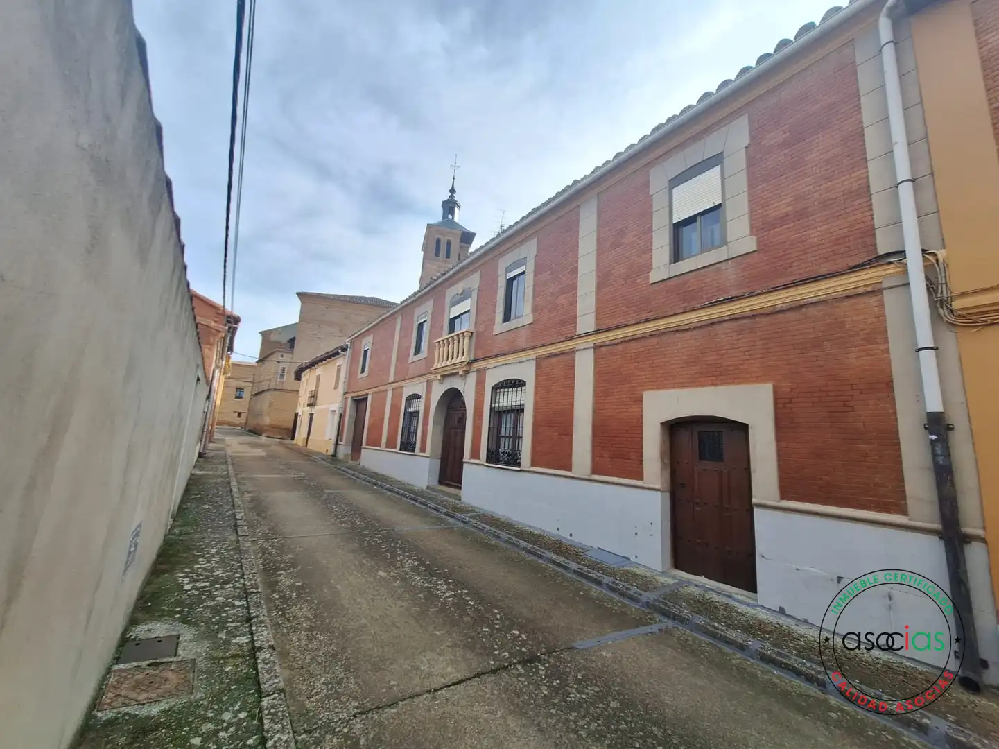 Vista exterior de Casa adosada en venta en Grajal de Campos con Calefacción, Jardín privado y Balcón