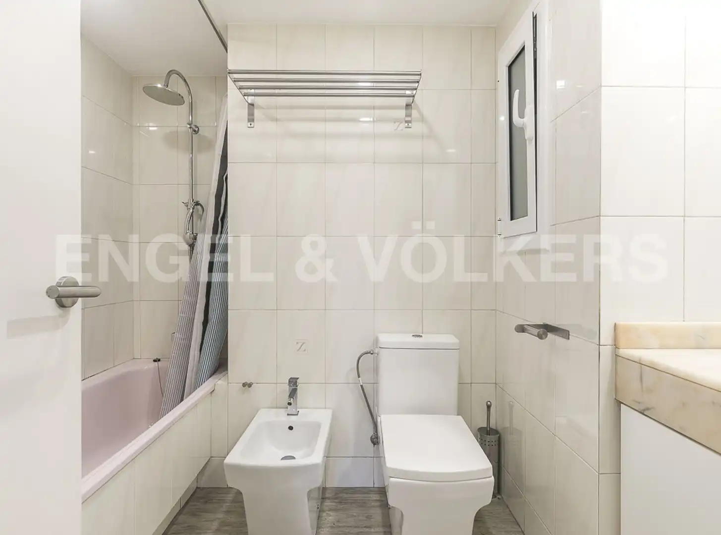Baño de Piso en venta en Barcelona con Calefacción y Parquet