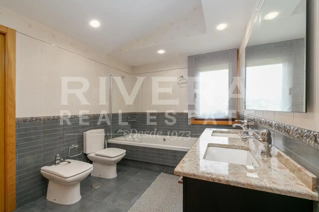Baño de Casa o chalet en venta en O Rosal   con Calefacción, Jardín privado y Terraza