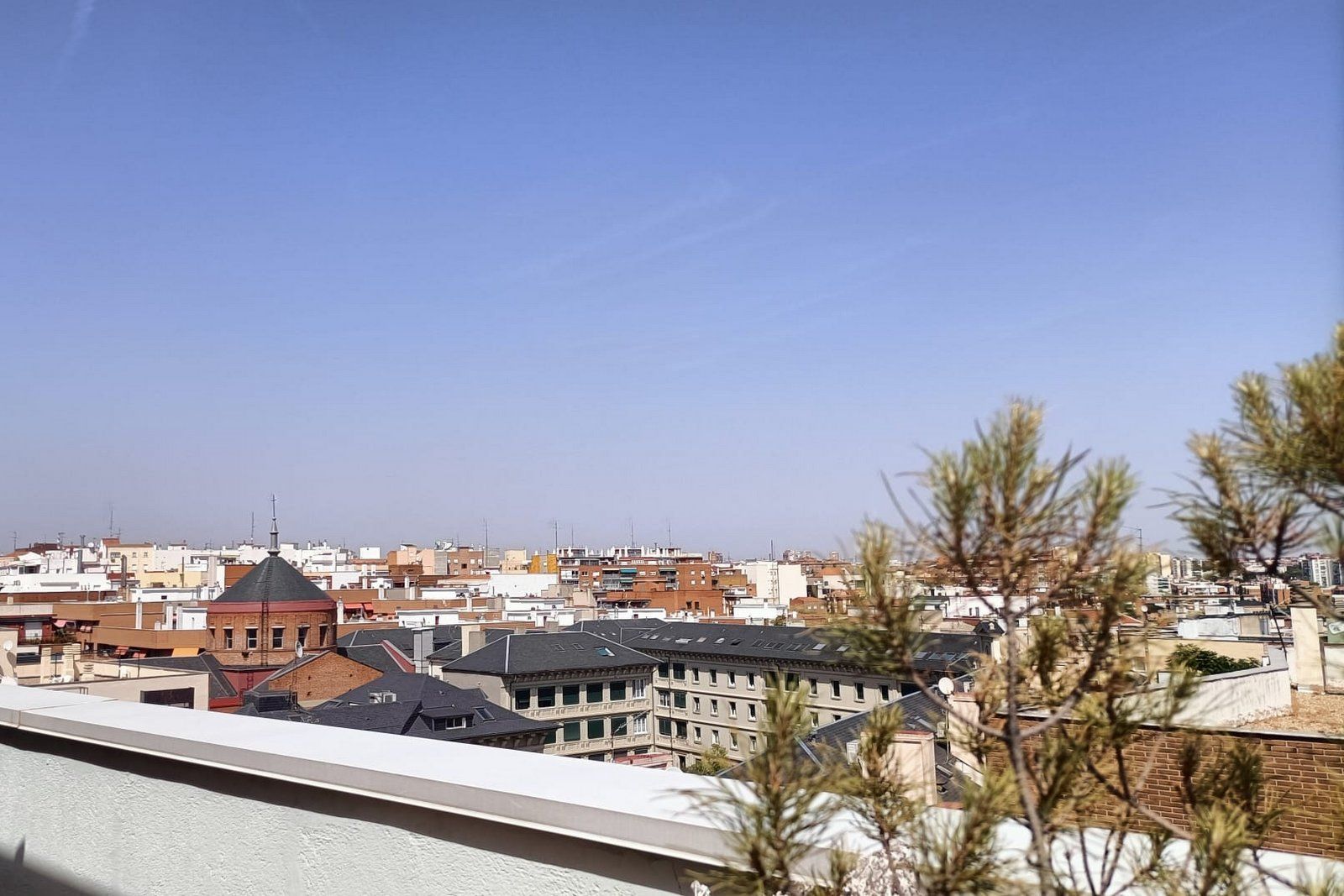 Vista exterior de Ático en venta en  Madrid Capital con Aire acondicionado, Calefacción y Parquet