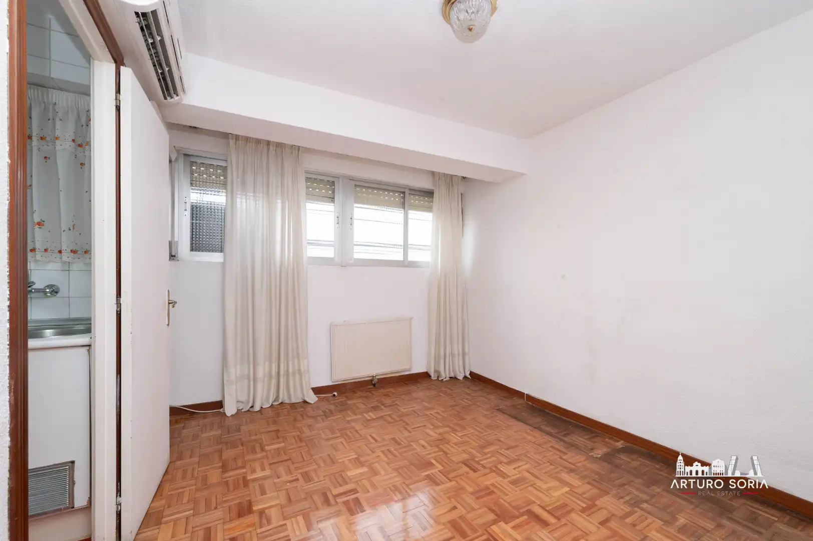 Habitación de Piso en venta en Madrid con Calefacción y Terraza