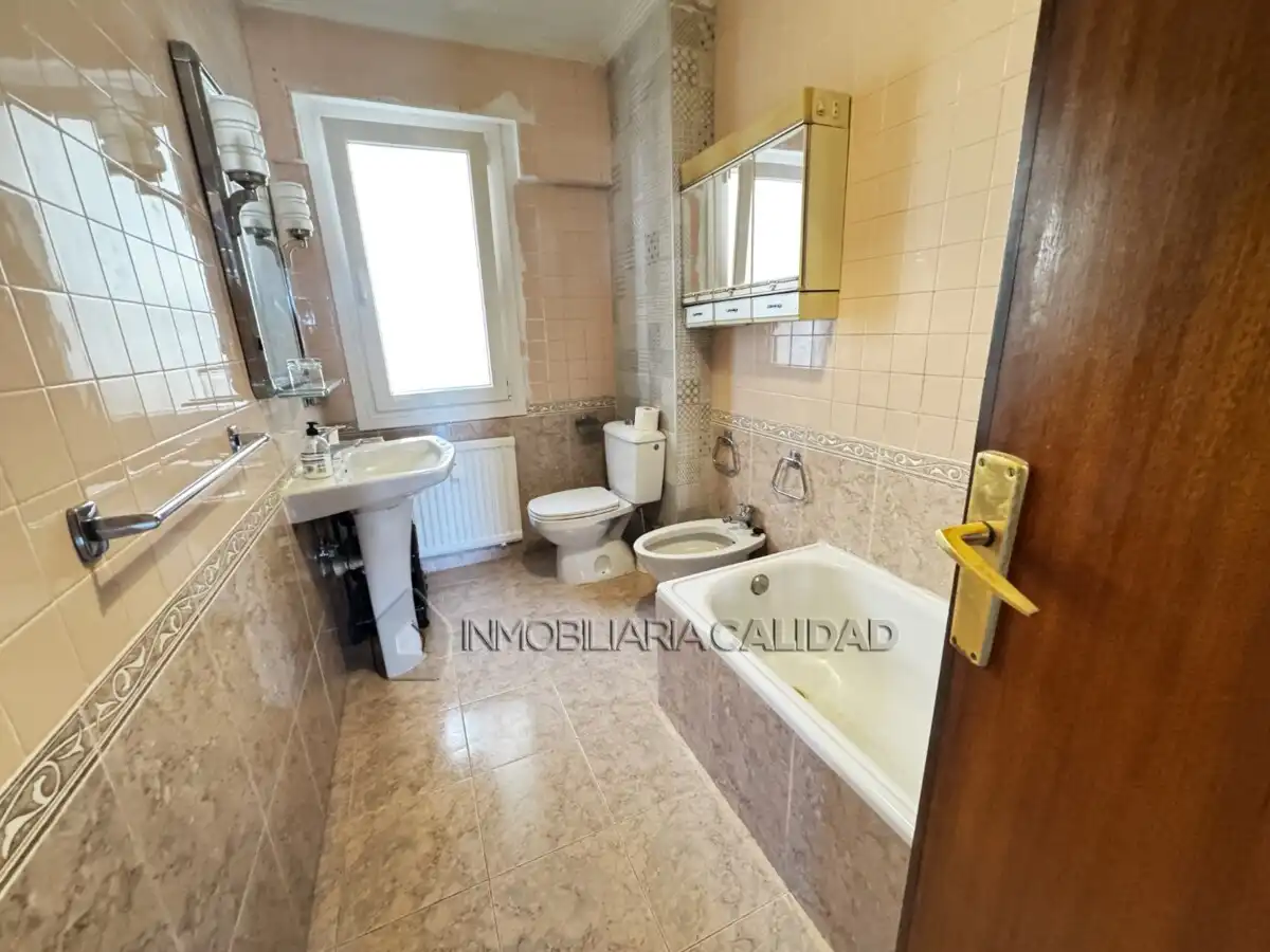 Bathroom of Flat for rent in Burgos  with Heating, Terrace and Furnished