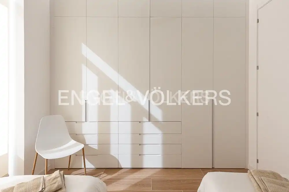 Bedroom of Flat for rent in Valencia  with Air Conditioner, Heating and Furnished