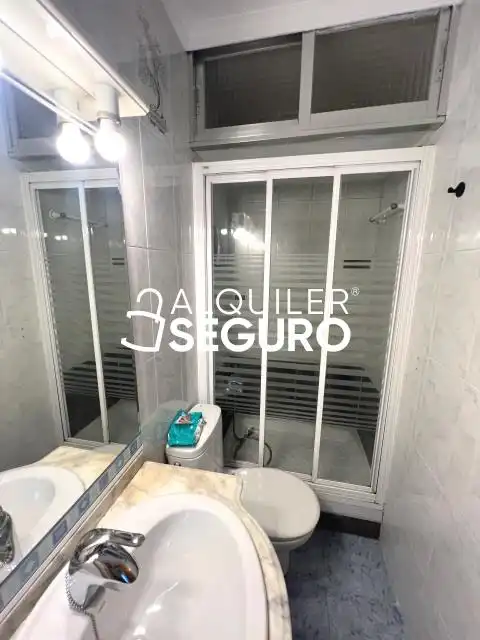 Bathroom of Flat for rent in Getafe  with Air Conditioner, Heating and Terrace