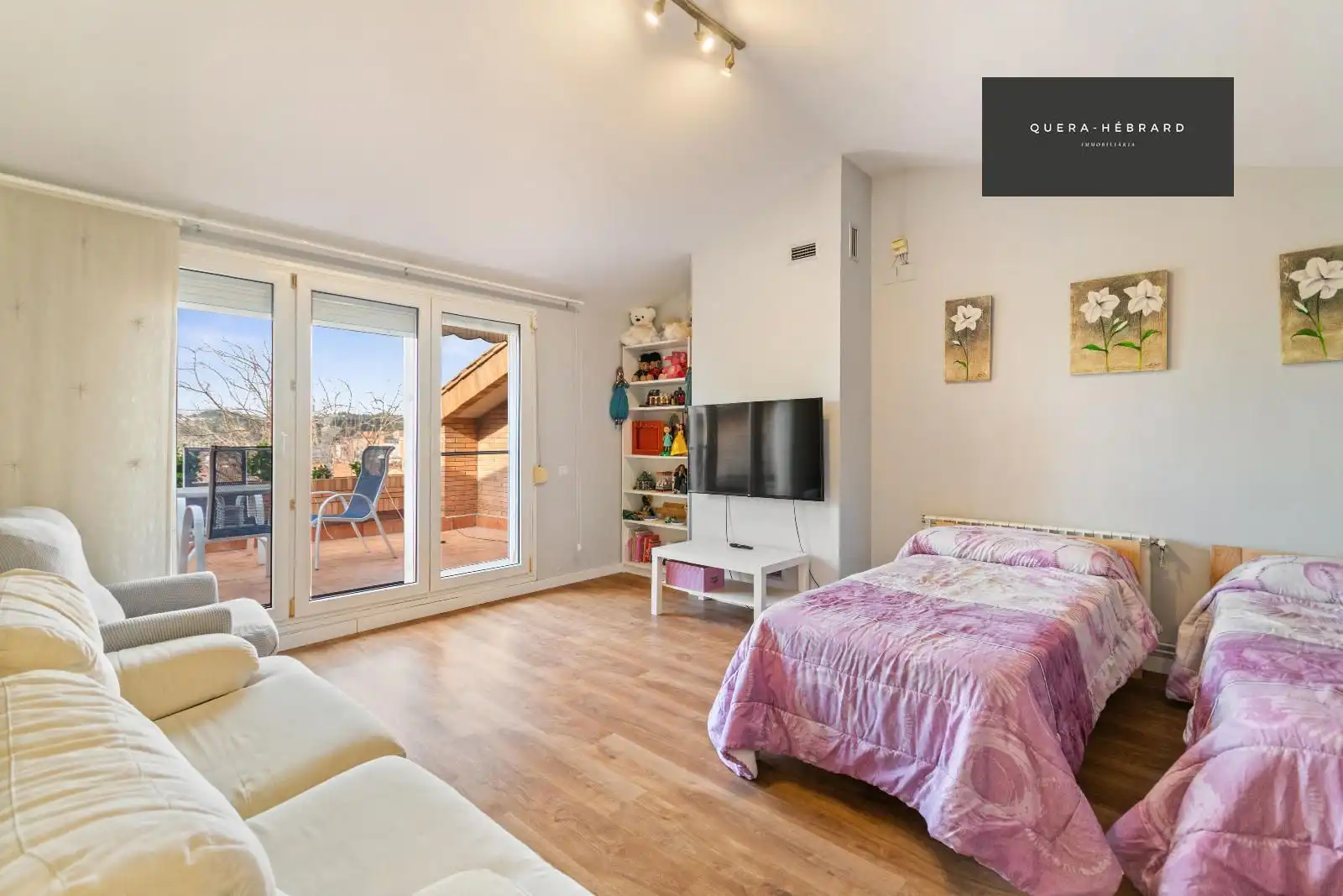 Habitación de Casa adosada en venta en Rubí con Aire acondicionado, Calefacción y Parquet