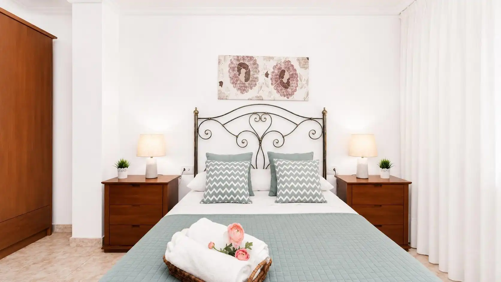 Bedroom of Flat for sale in Valencia  with Air Conditioner and Balcony