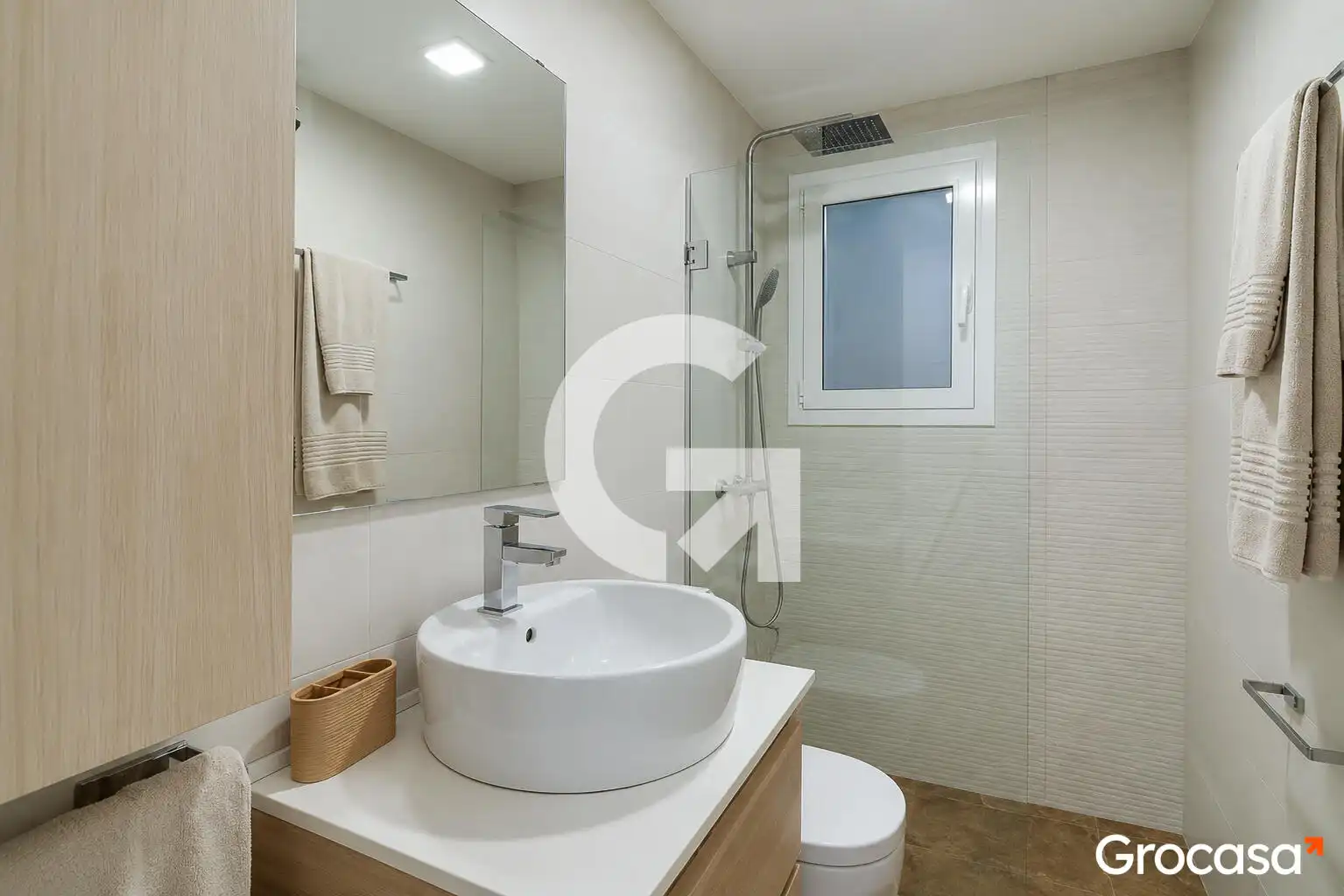 Bany de Pis en venda en Barcelona amb Aire condicionat, Forn i Piscina comunitària
