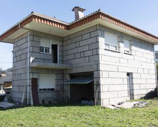 Vista exterior de Casa o xalet en venda en O Porriño   amb Terrassa