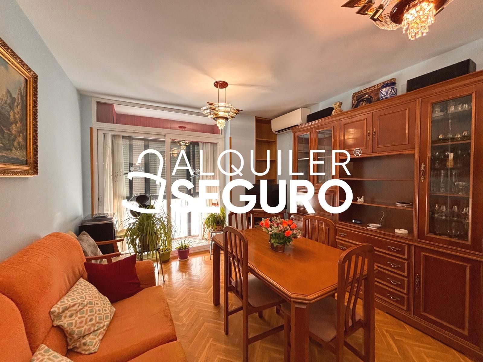 Sala de estar de Piso de alquiler en  Madrid Capital con Aire acondicionado, Calefacción y Amueblado