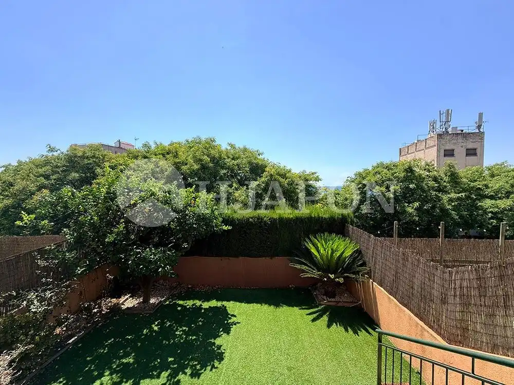Jardín de Casa adosada en venta en El Masnou con Calefacción, Jardín privado y Terraza