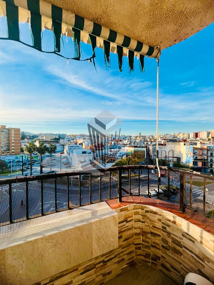 Exterior view of Flat for sale in Algeciras  with Storage room and Furnished